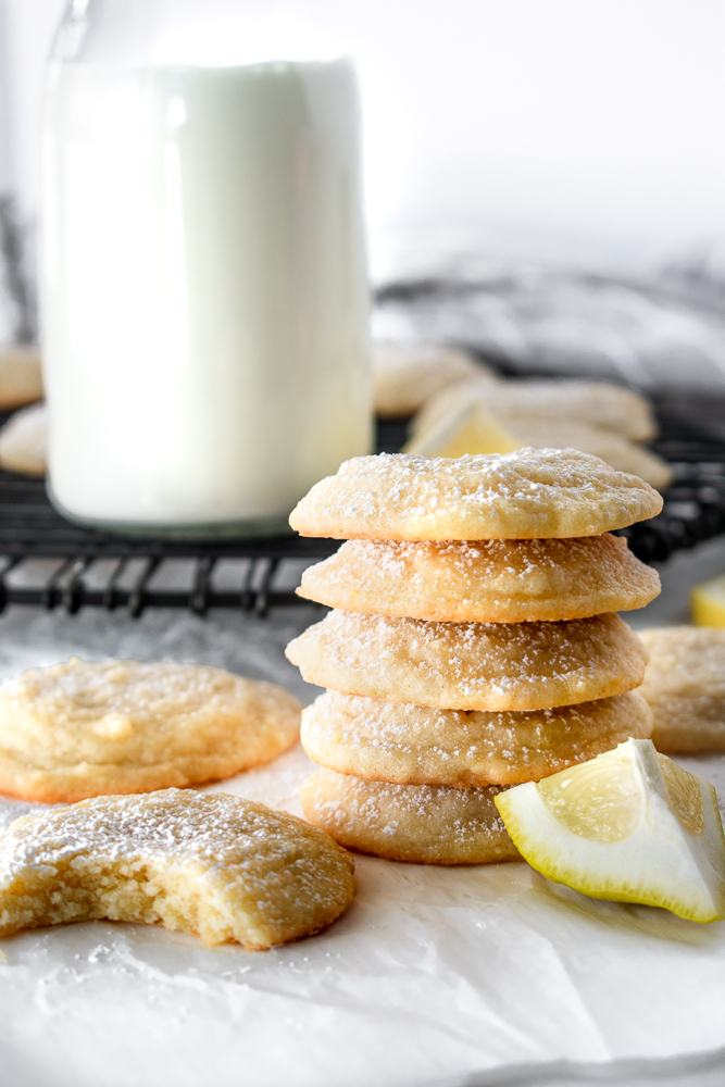 Milk and lemon cookies